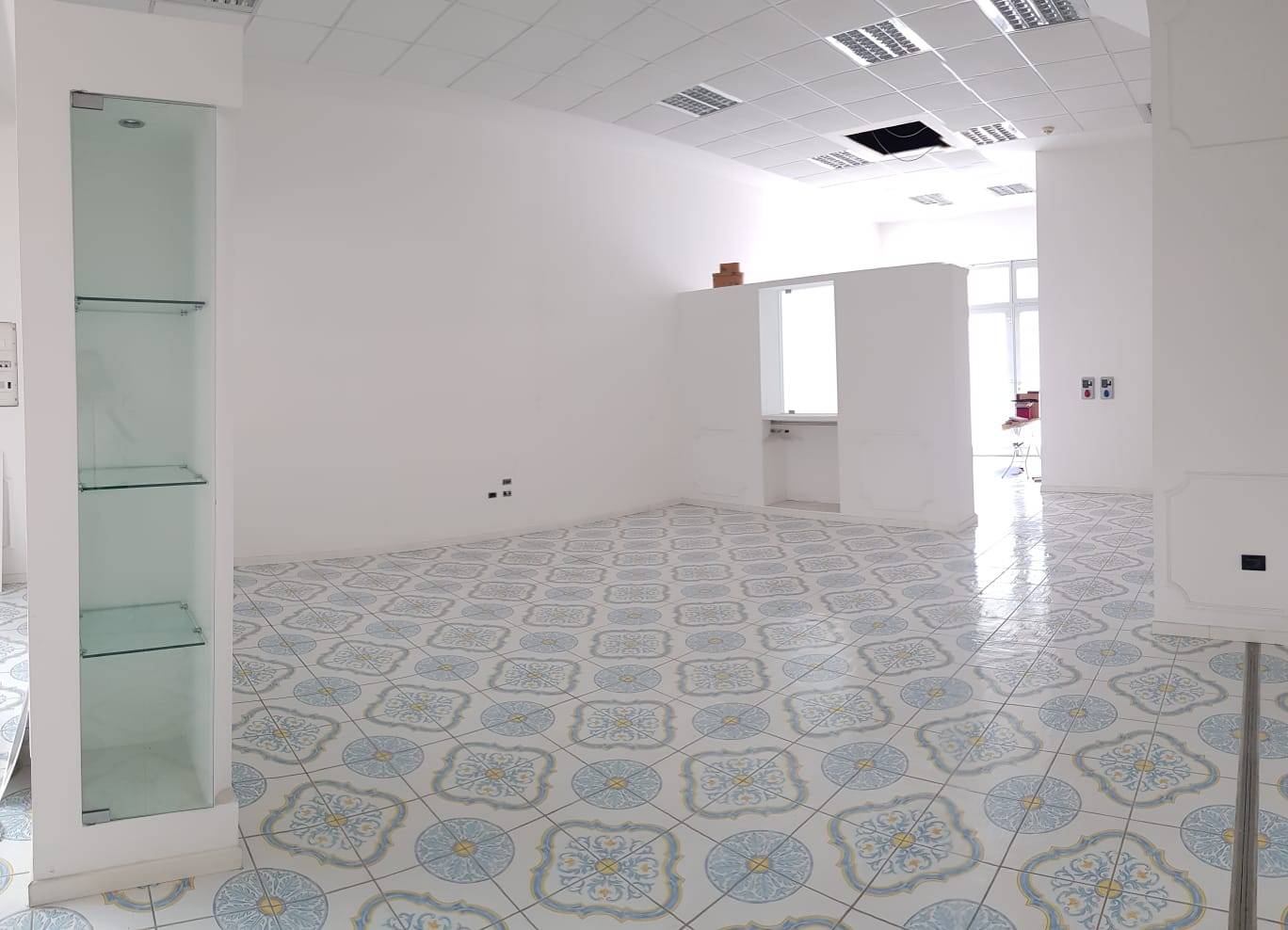 Locale commerciale in vendita a Marcianise