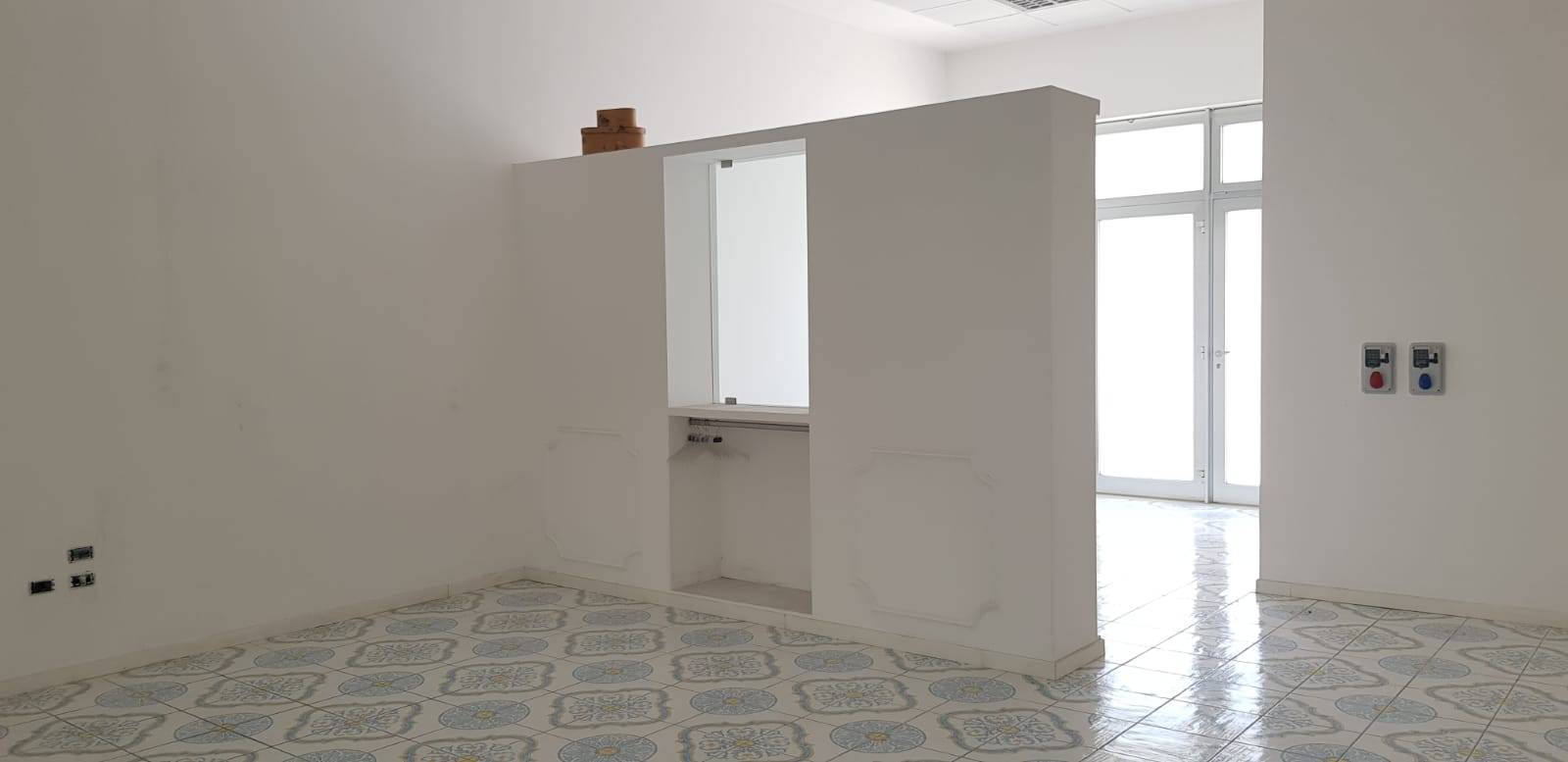 Locale commerciale in vendita a Marcianise