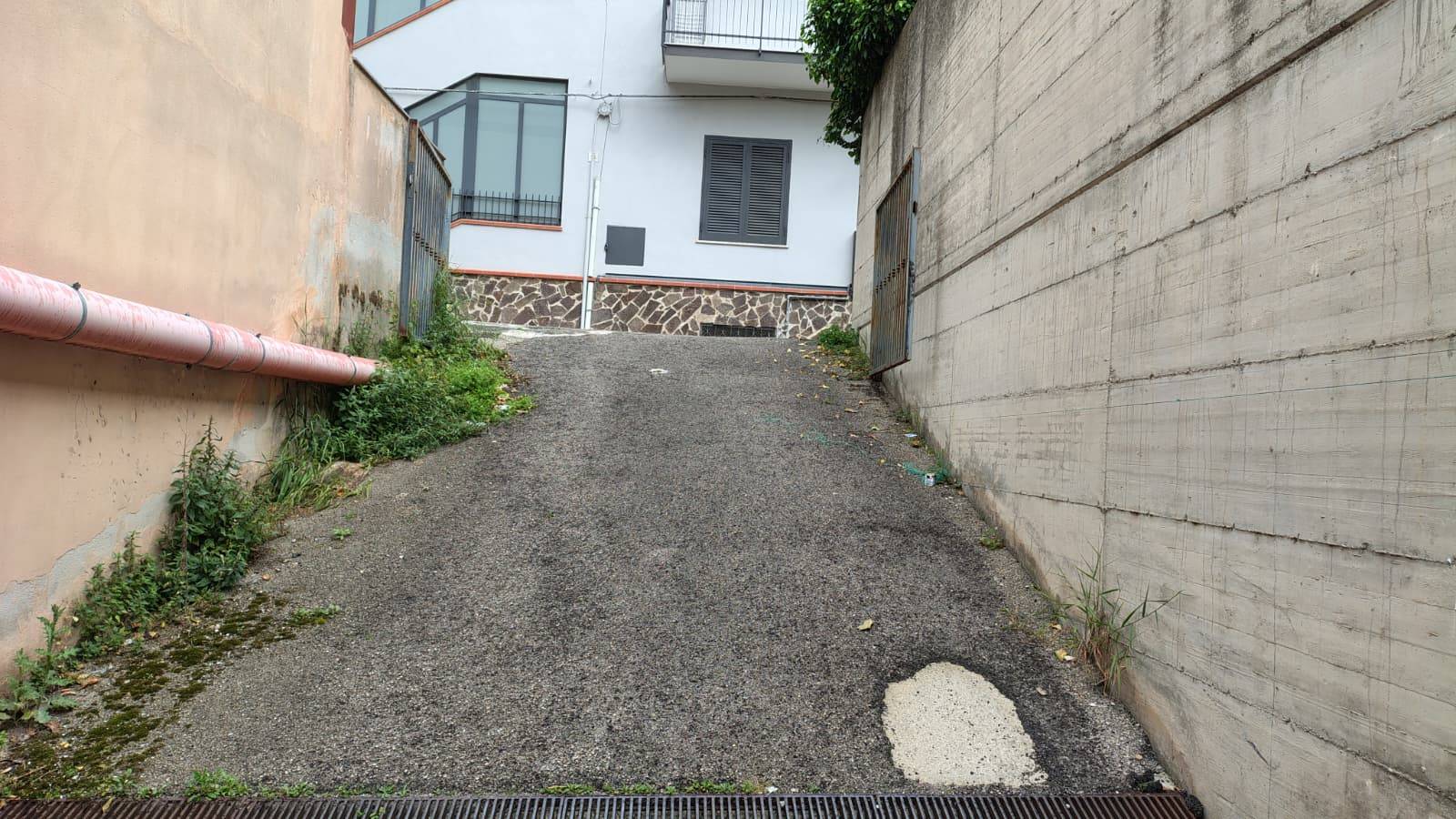 Box o garage in vendita a Acerra
