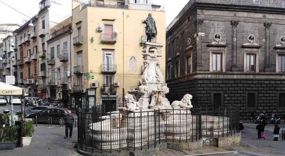 Appartamento in vendita a Napoli, Porto