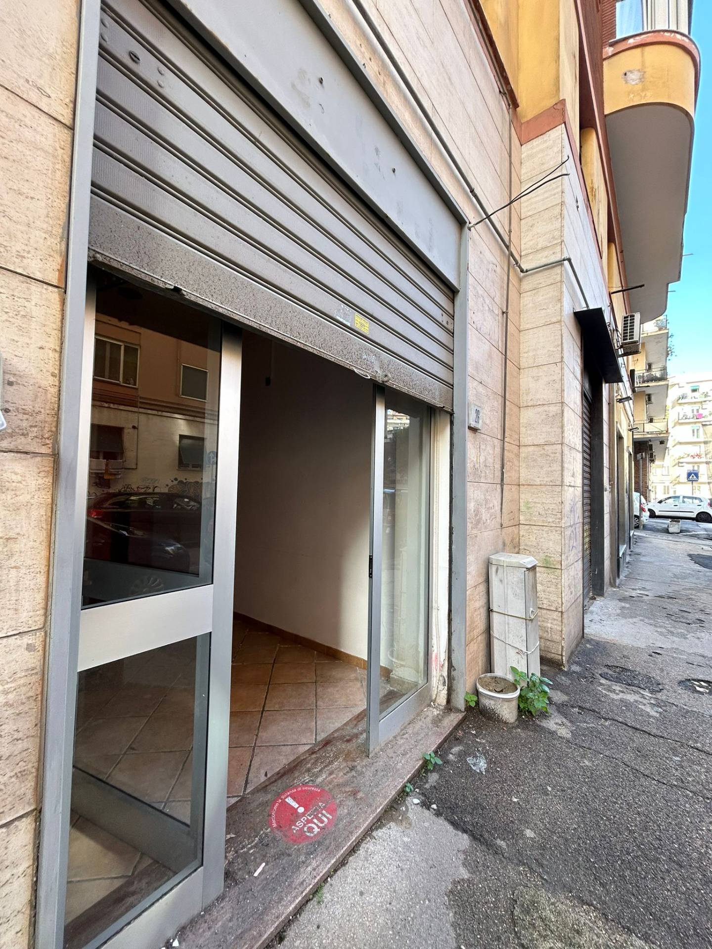 Locale commerciale in vendita a Napoli, Vomero
