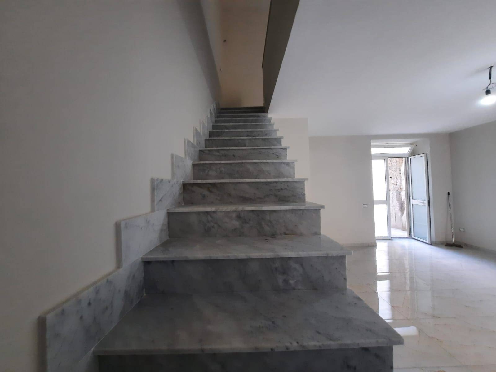 Locale commerciale in affitto a Acerra