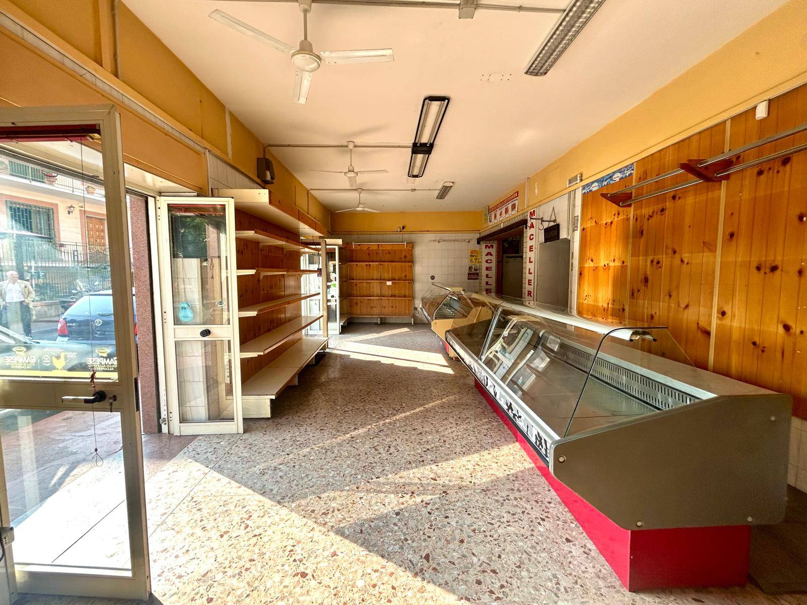 Locale commerciale in affitto a Cardito