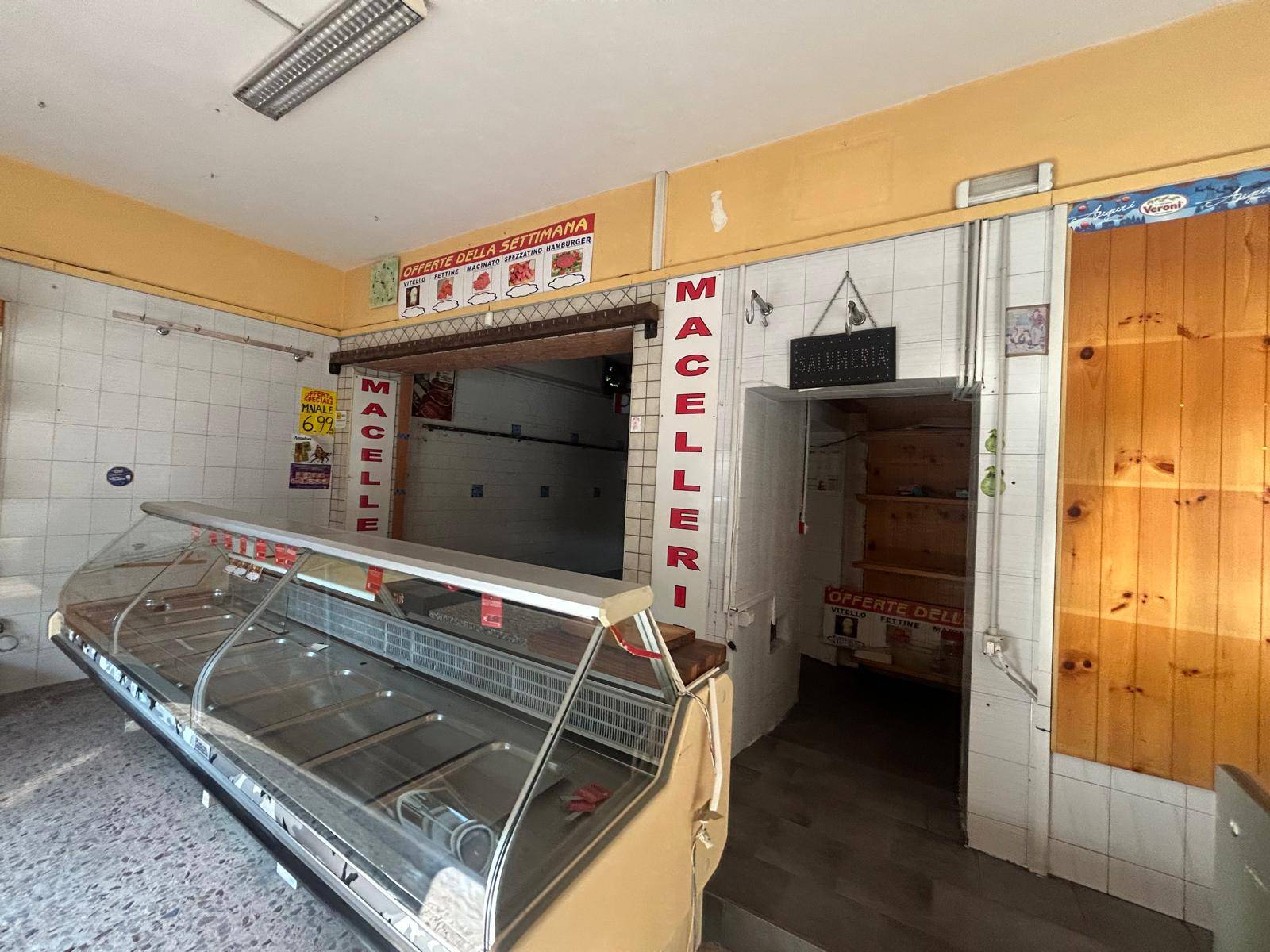 Locale commerciale in affitto a Cardito