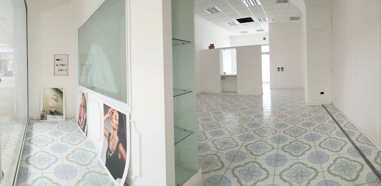 Locale commerciale in vendita a Marcianise
