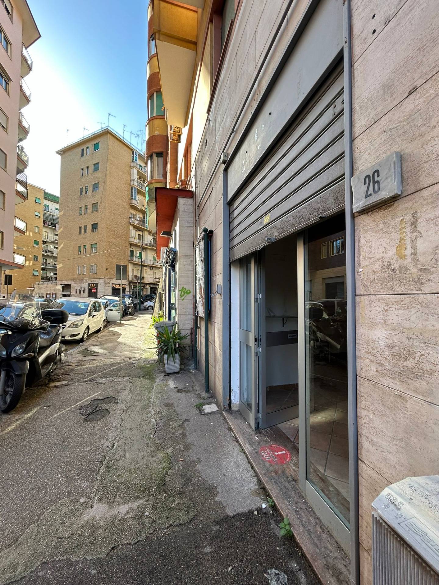 Locale commerciale in vendita a Napoli, Vomero