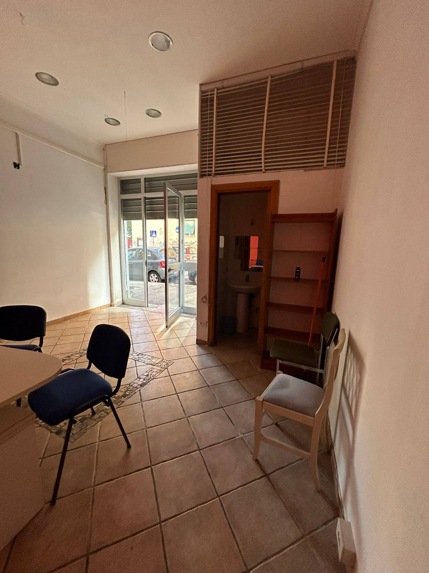 Locale commerciale in vendita a Napoli, Vomero