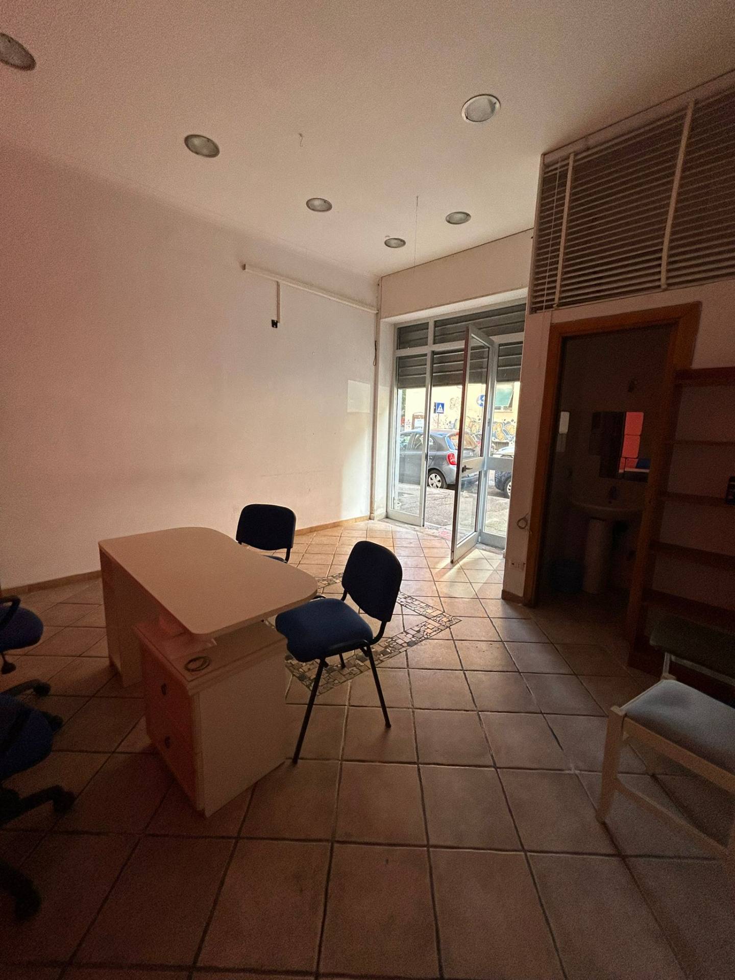 Locale commerciale in vendita a Napoli, Vomero