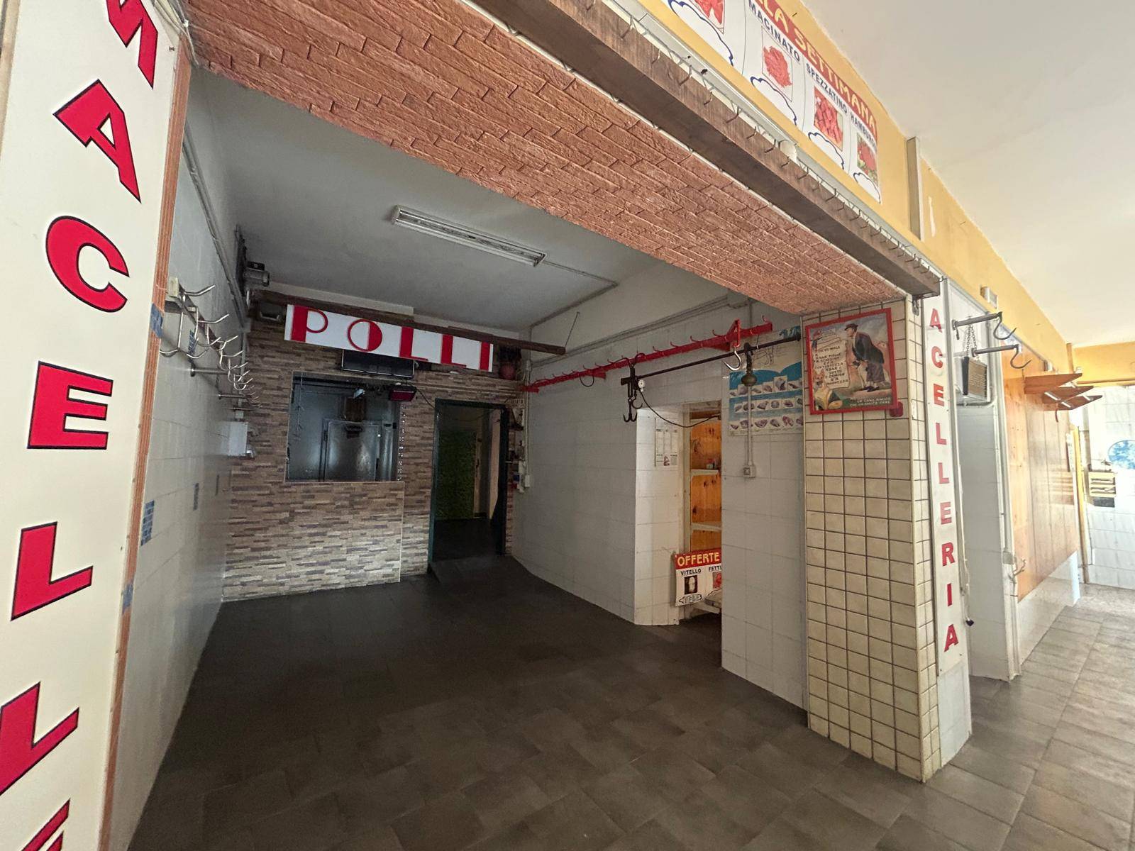 Locale commerciale in affitto a Cardito