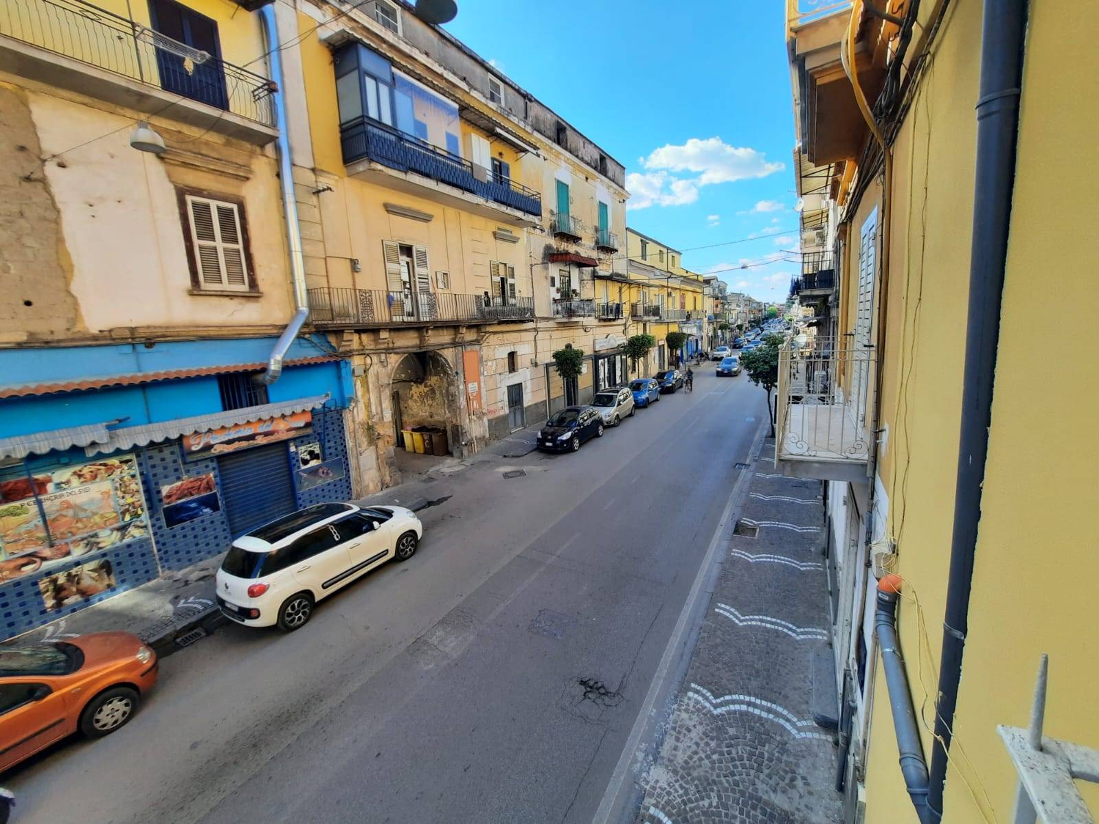 Locale commerciale in affitto a Acerra