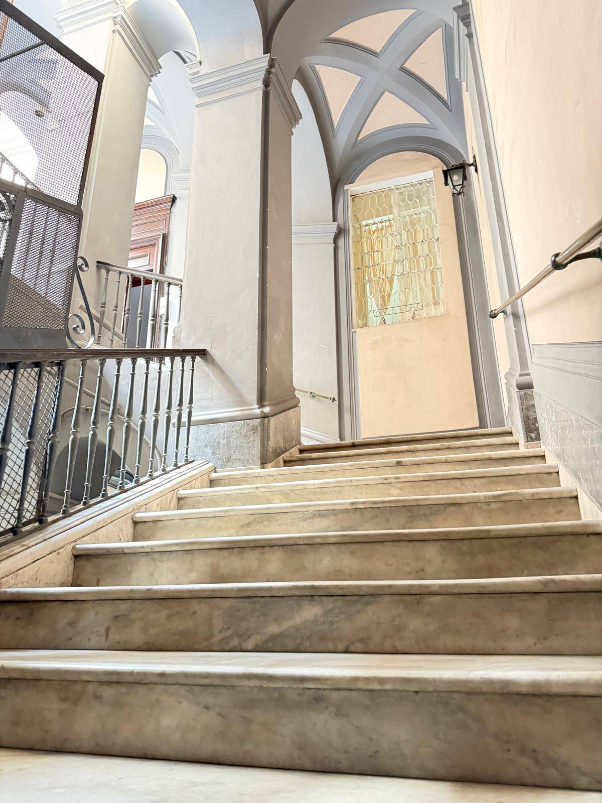 Appartamento in vendita a Napoli, San Carlo Arena