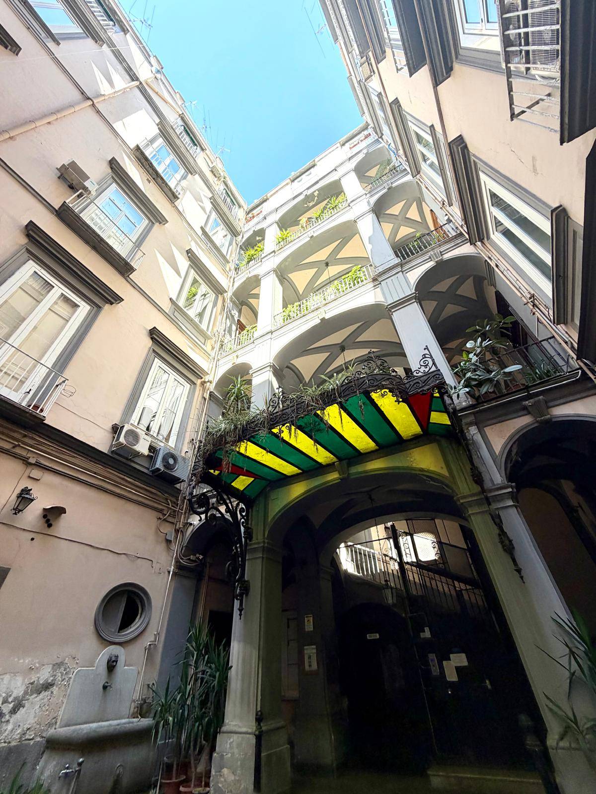 Appartamento in vendita a Napoli, San Carlo Arena