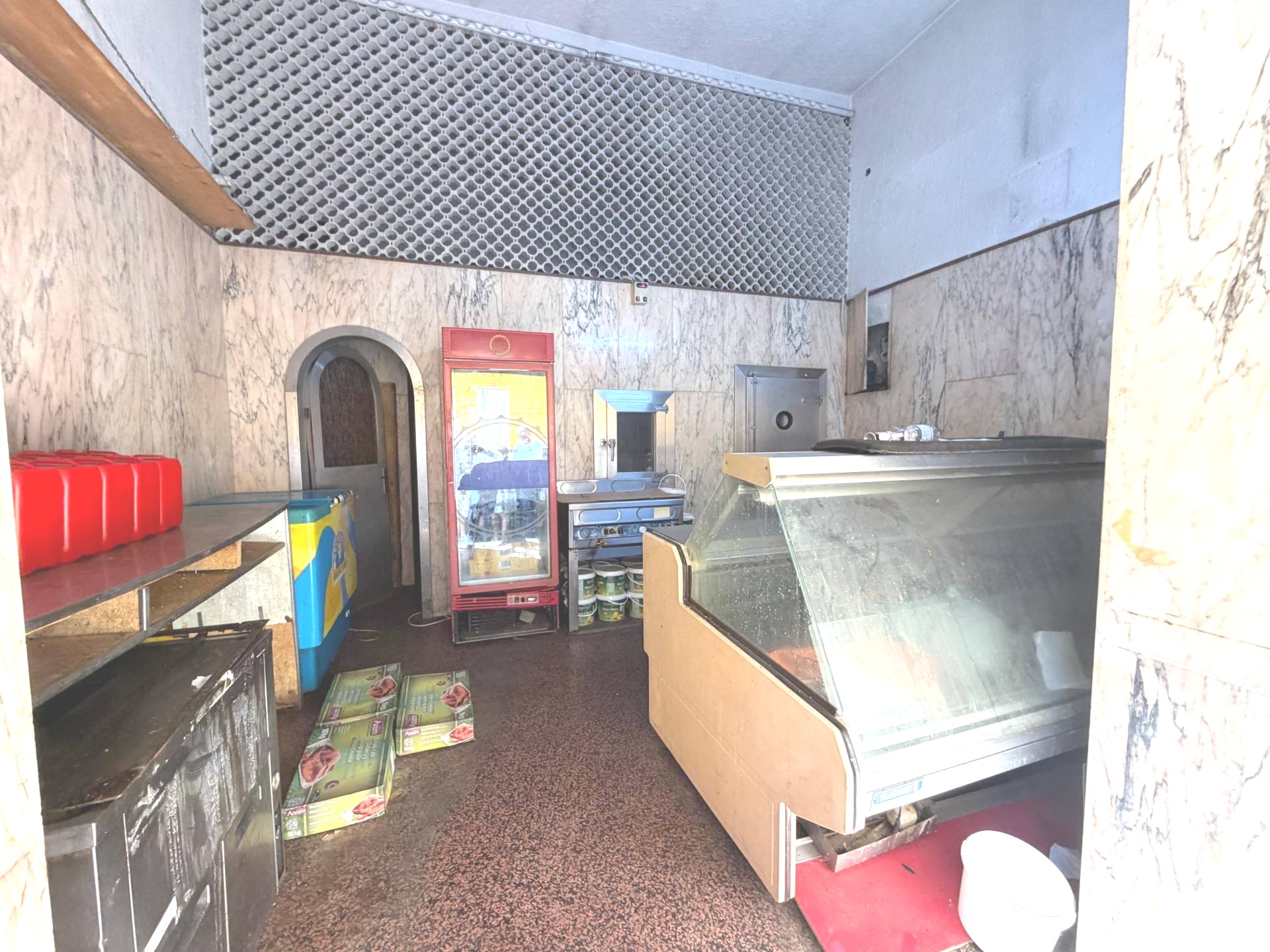 Locale commerciale in vendita a Napoli