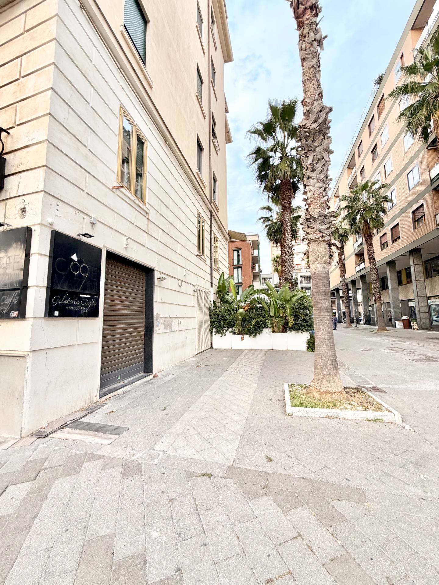 Locale commerciale in affitto a Salerno, Porto