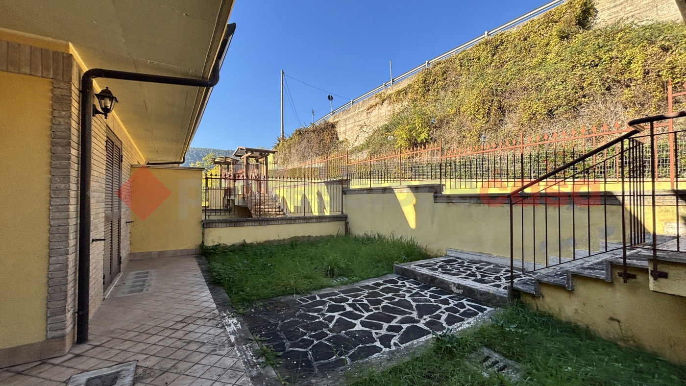 Villa con giardino a Alatri