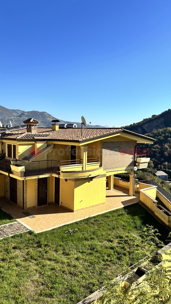 Villa con giardino a Alatri
