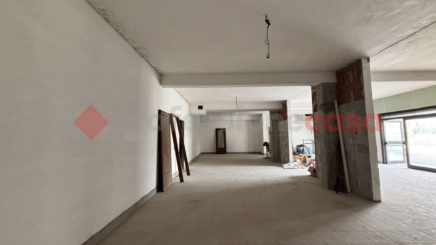 Negozio in affitto a Alatri