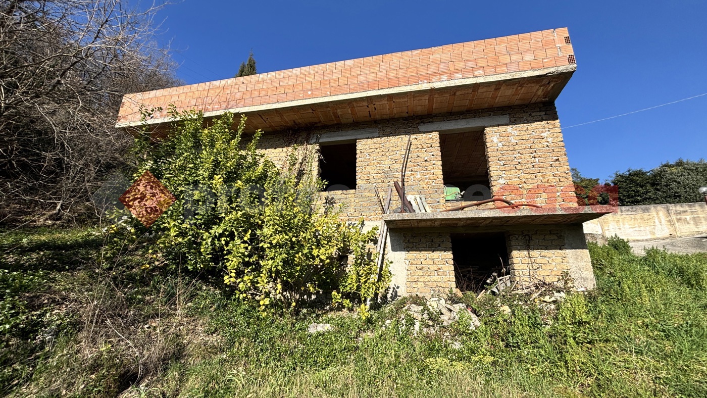 Rustico da ristrutturare a Alatri