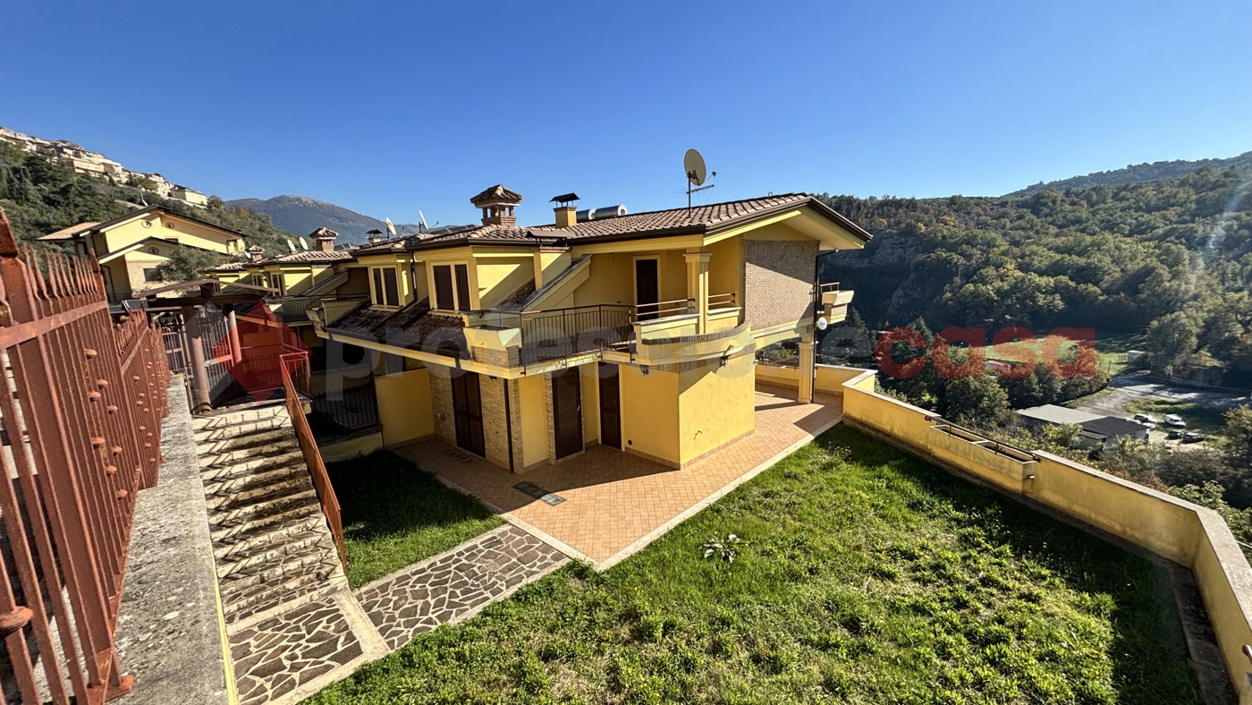 Villa con giardino a Alatri