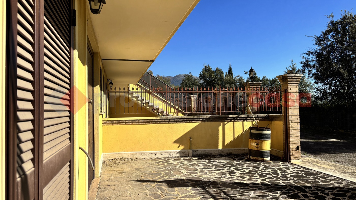 Villa con giardino a Alatri