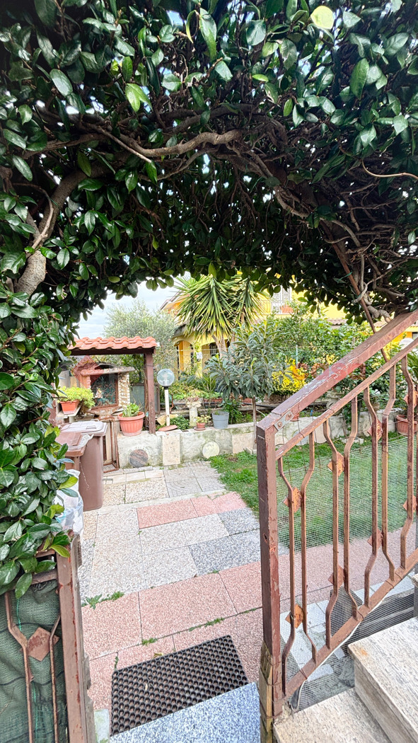 Quadrilocale con giardino a Roma