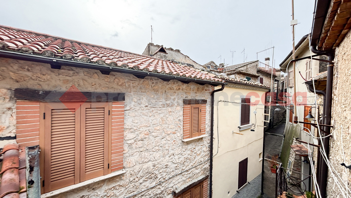 Quadrilocale in vendita a Vico nel Lazio