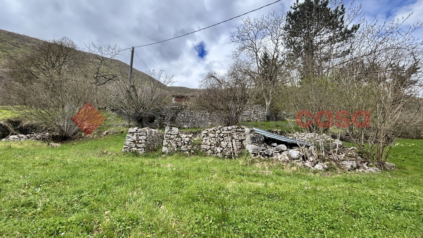 Rustico con giardino a Collepardo