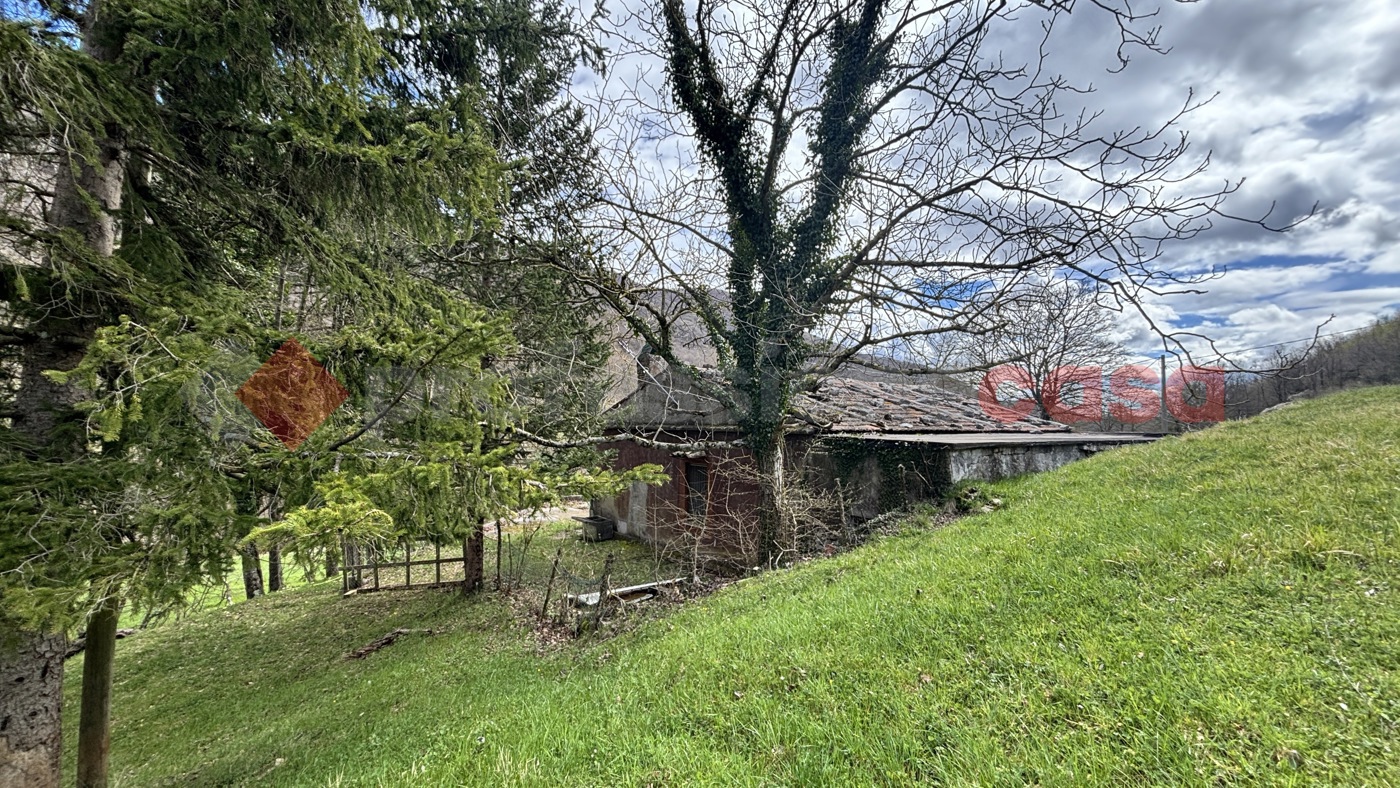 Rustico con giardino a Collepardo