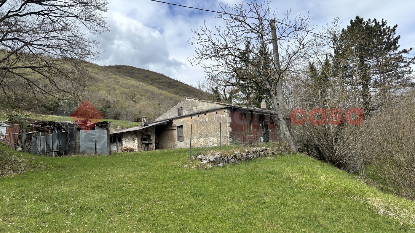 Rustico con giardino a Collepardo