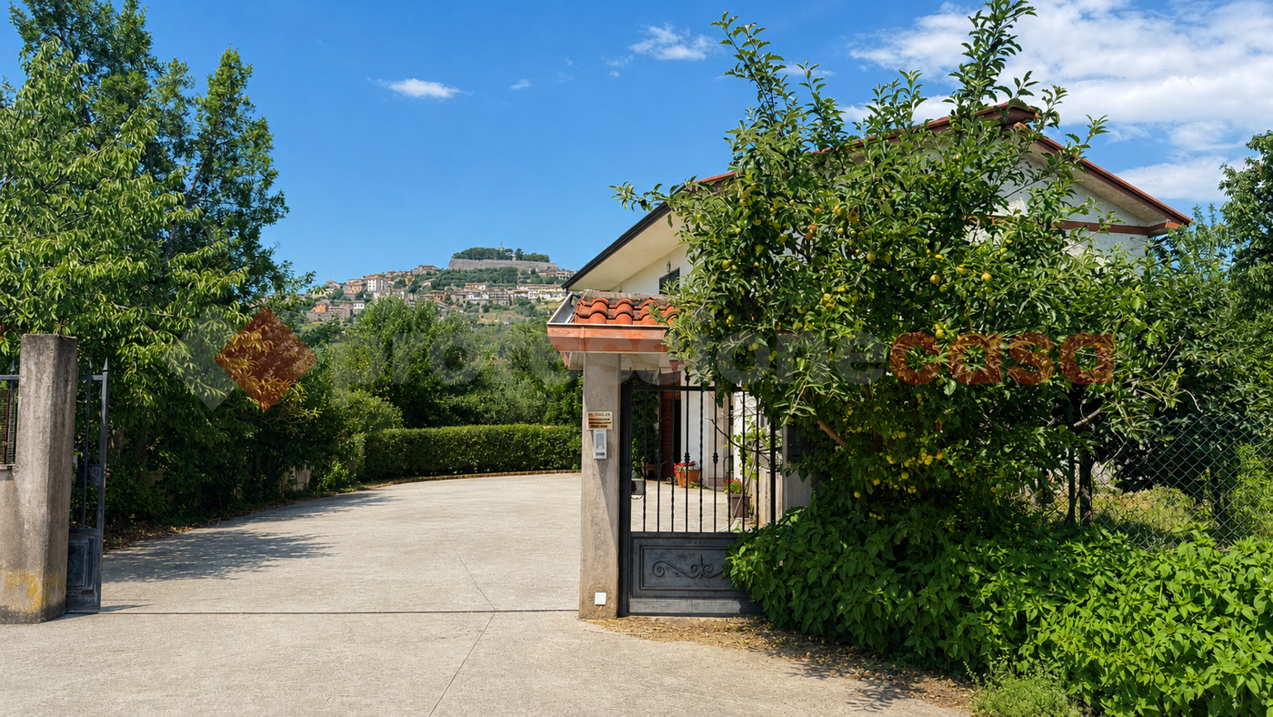 Casa indipendente con giardino a Alatri