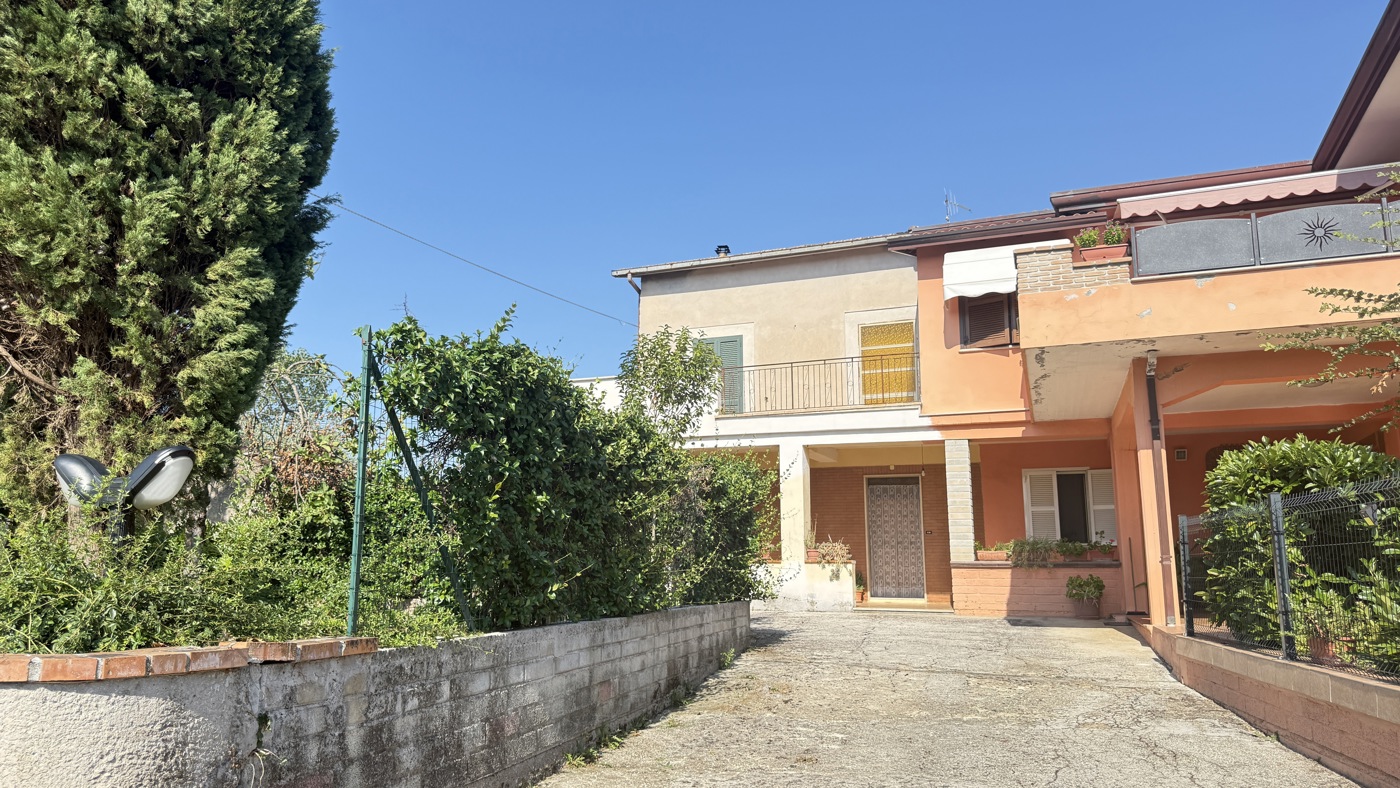 Villa Bifamiliare con giardino a Alatri