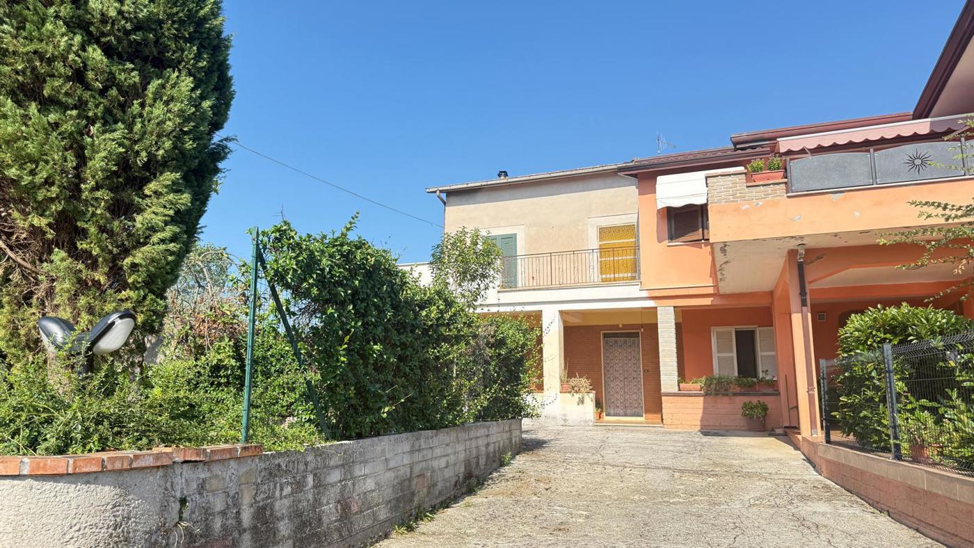 Villa Bifamiliare con giardino a Alatri