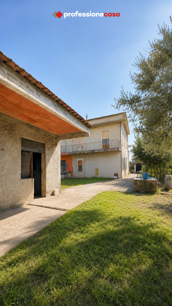 Villa Bifamiliare con giardino a Alatri