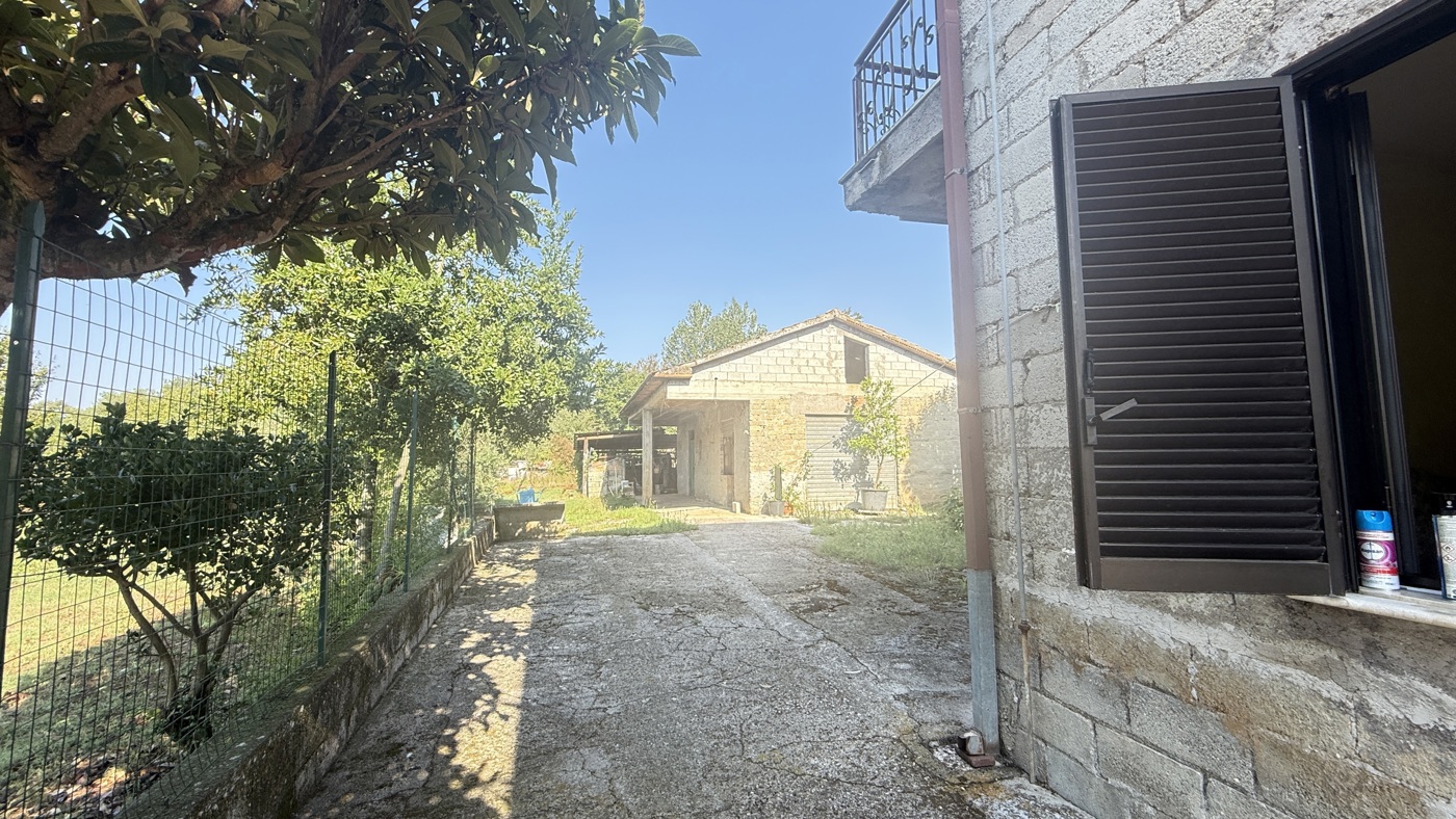 Villa Bifamiliare con giardino a Alatri