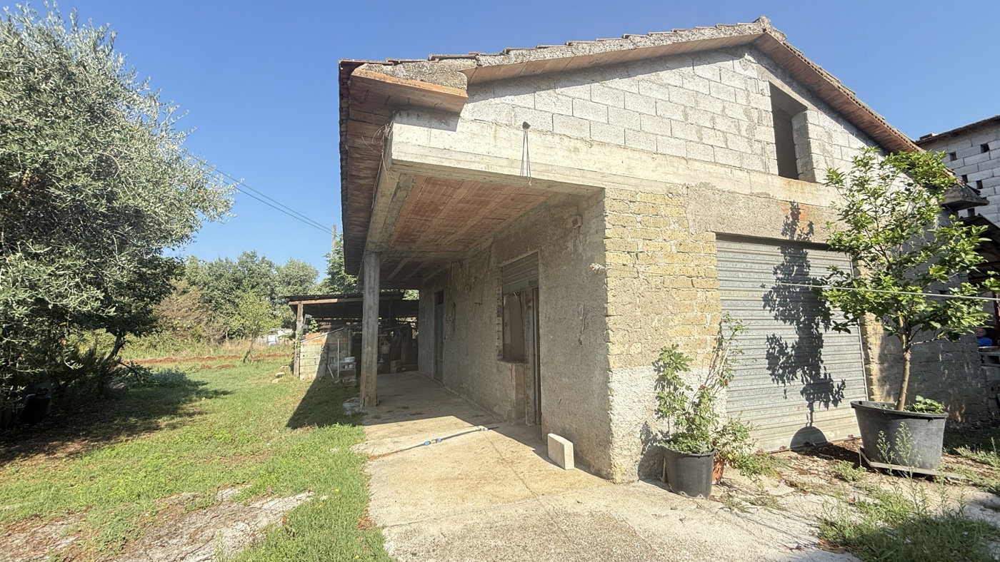 Villa Bifamiliare con giardino a Alatri