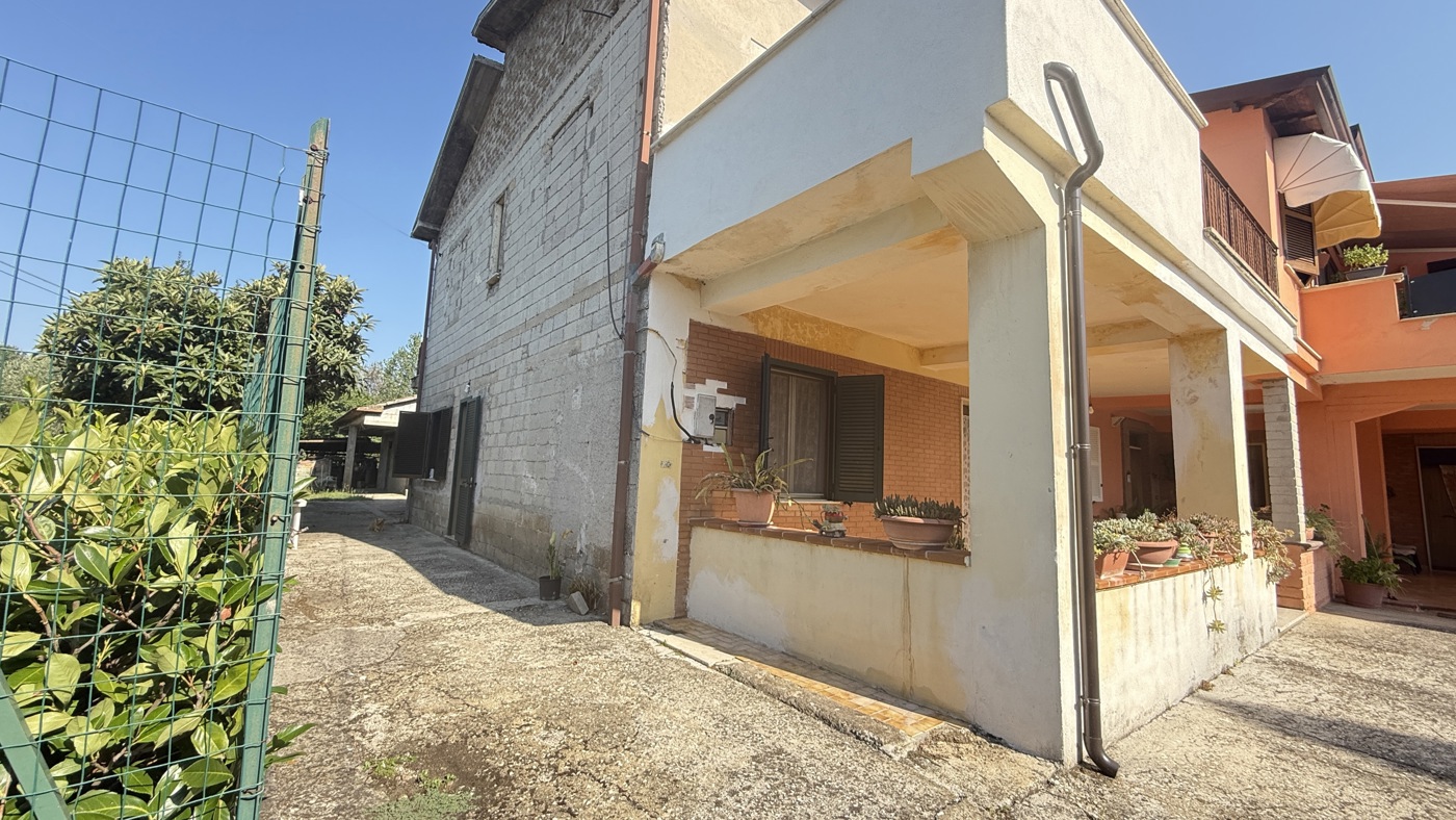 Villa Bifamiliare con giardino a Alatri