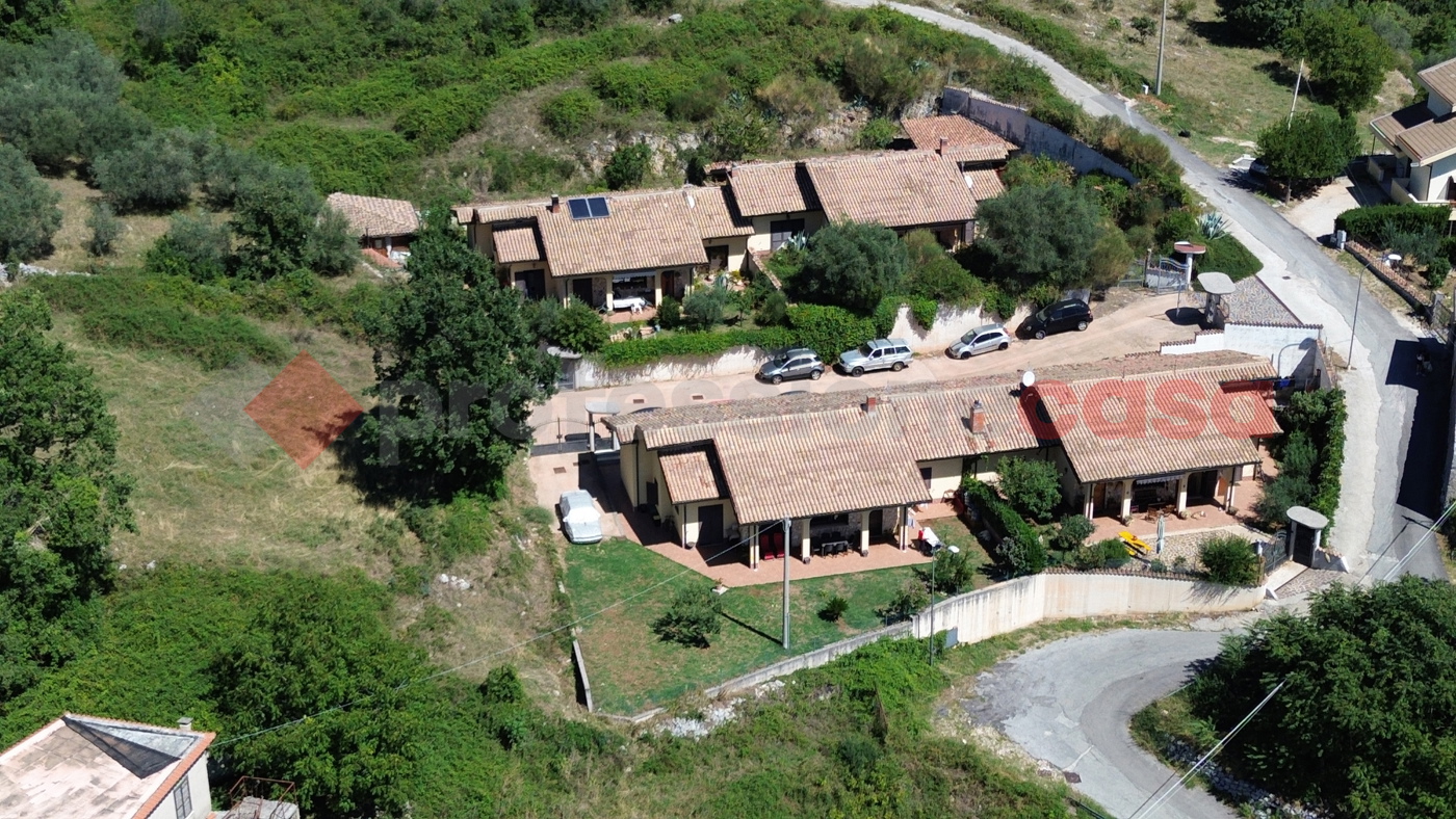 Villa in vendita a Vico nel Lazio