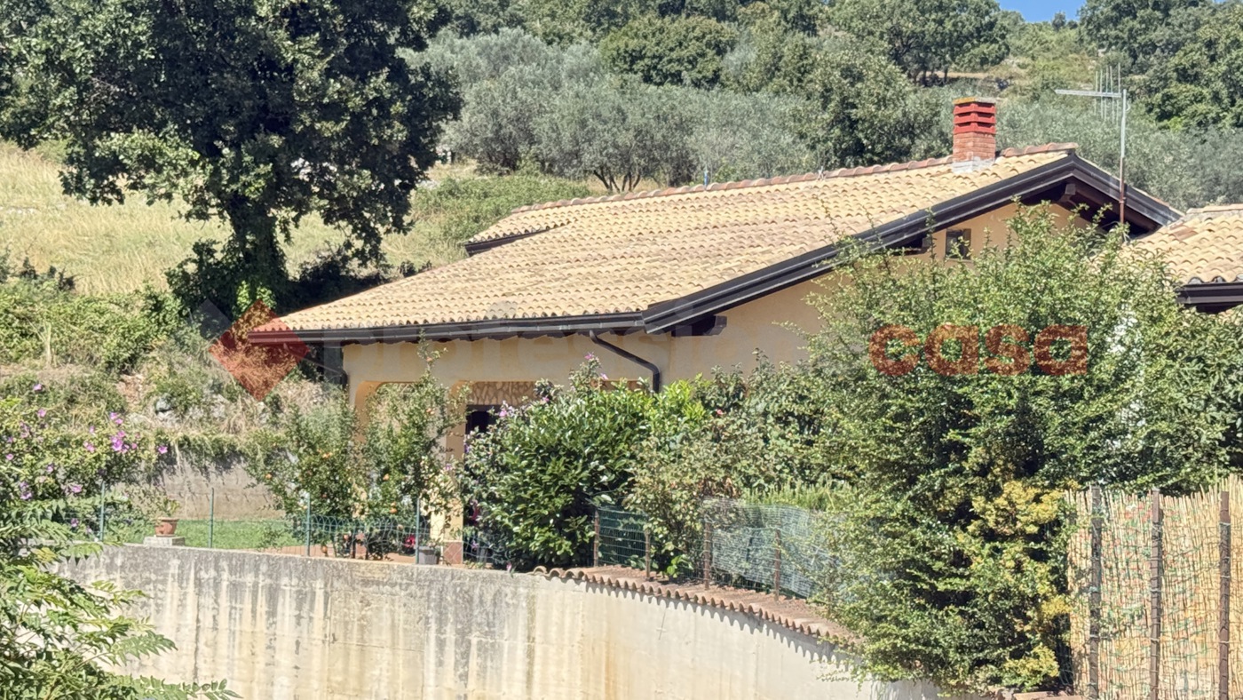 Villa in vendita a Vico nel Lazio