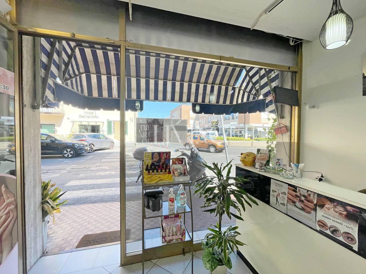 Negozio in vendita, Lucca arancio