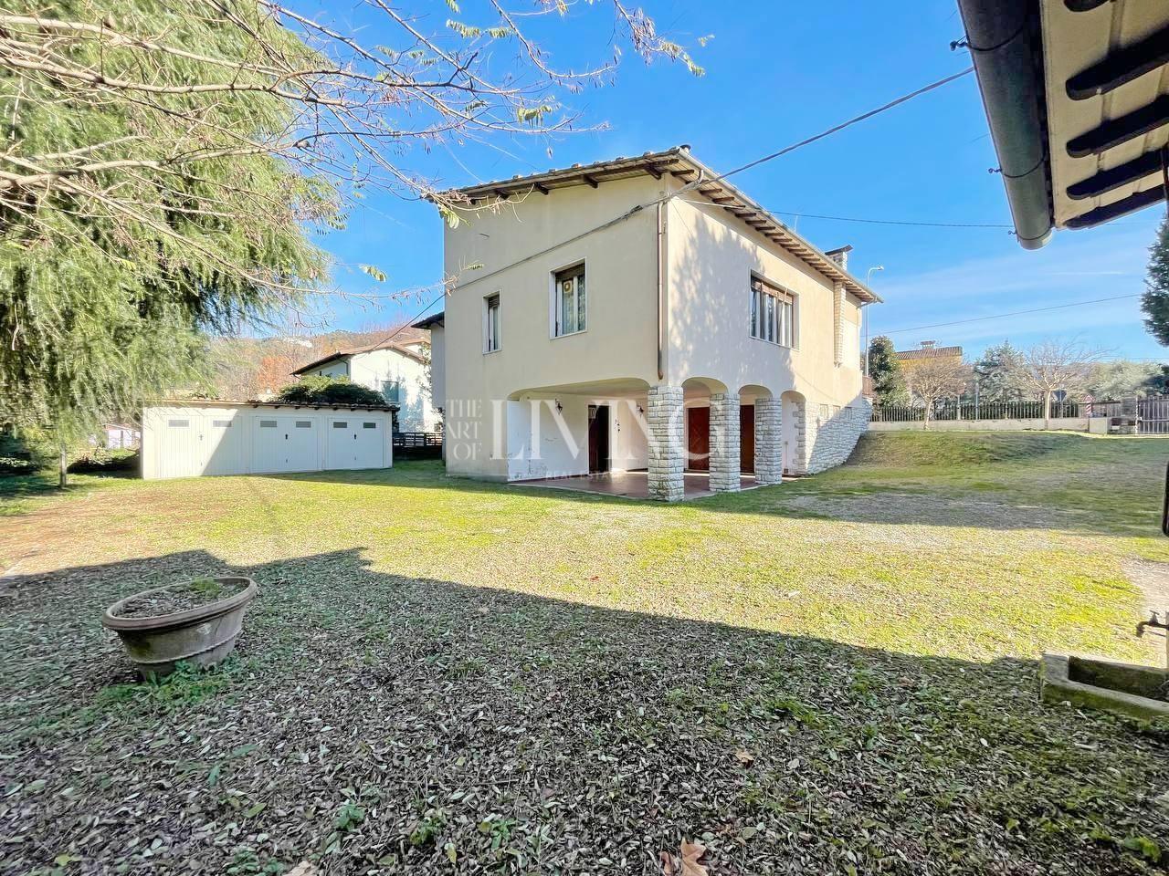 Villa con giardino, Lucca ponte a moriano