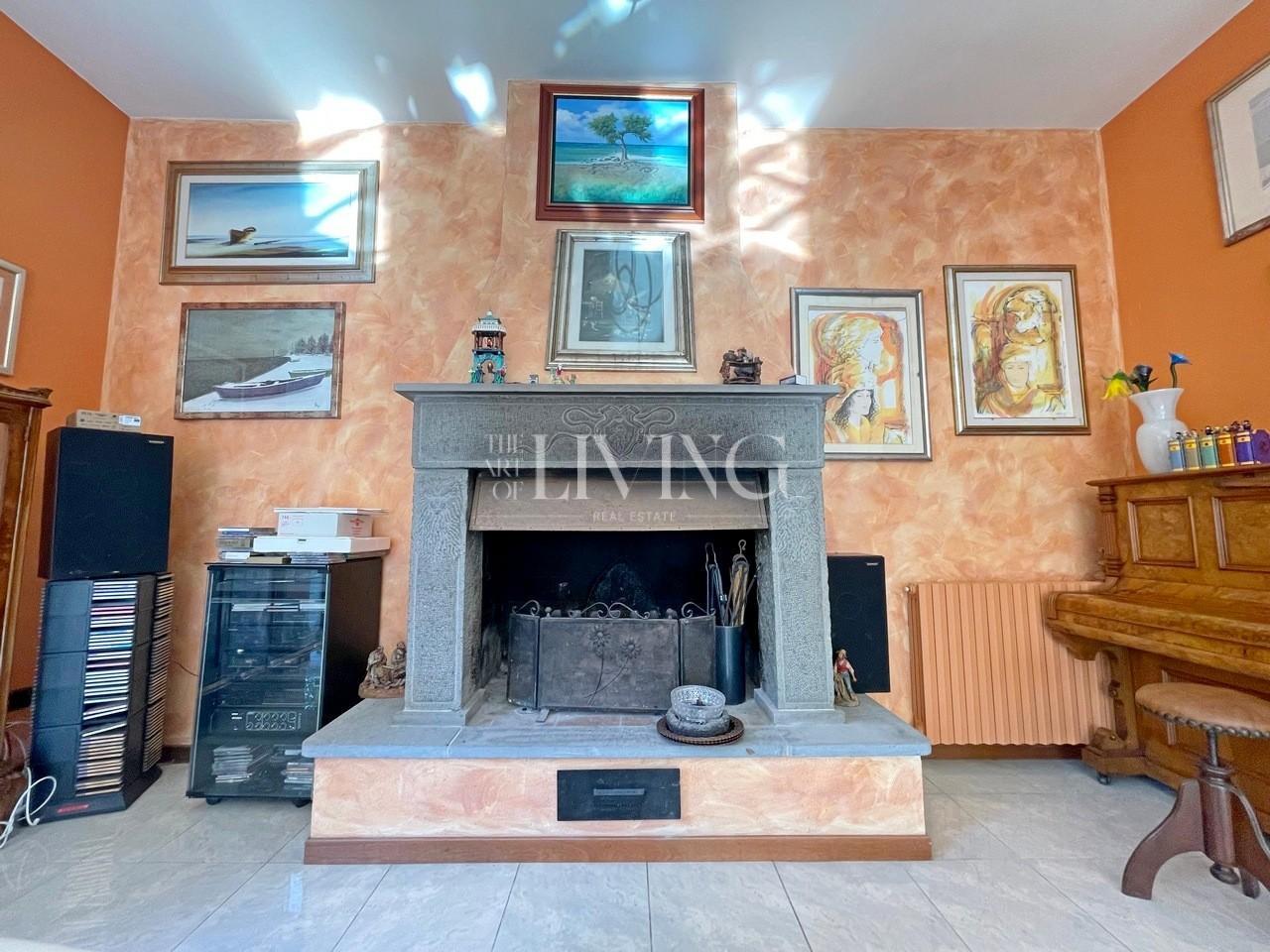 Villa con giardino, Lucca farneta