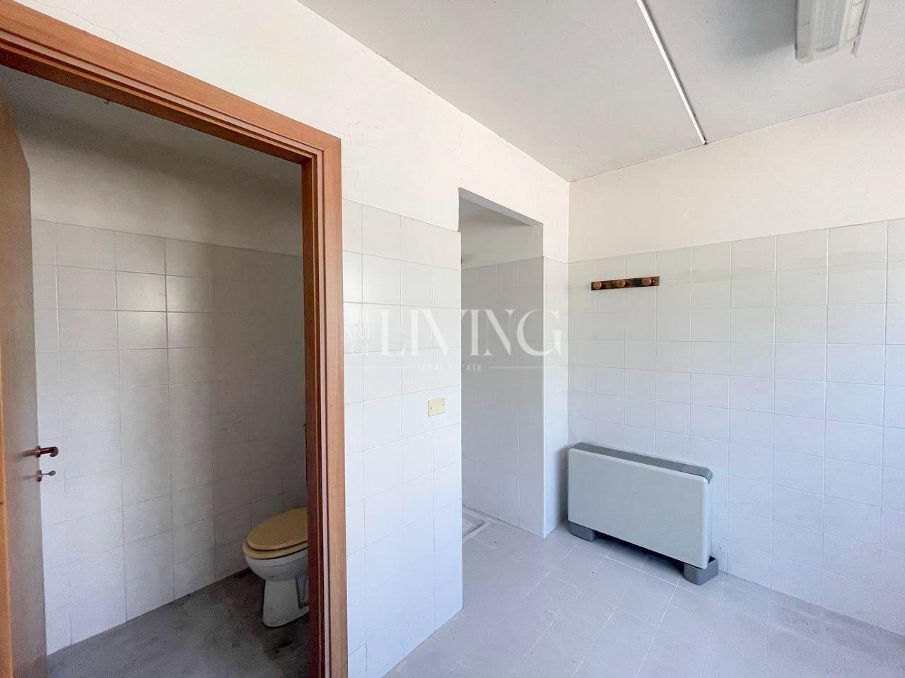 Capannone in vendita a Gallicano