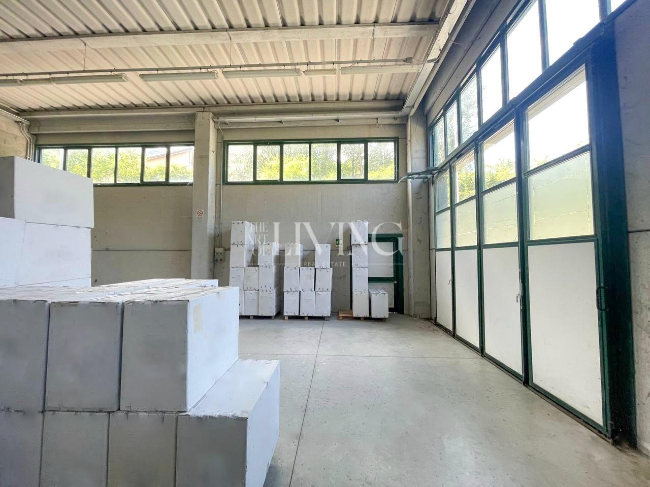 Capannone in vendita a Gallicano