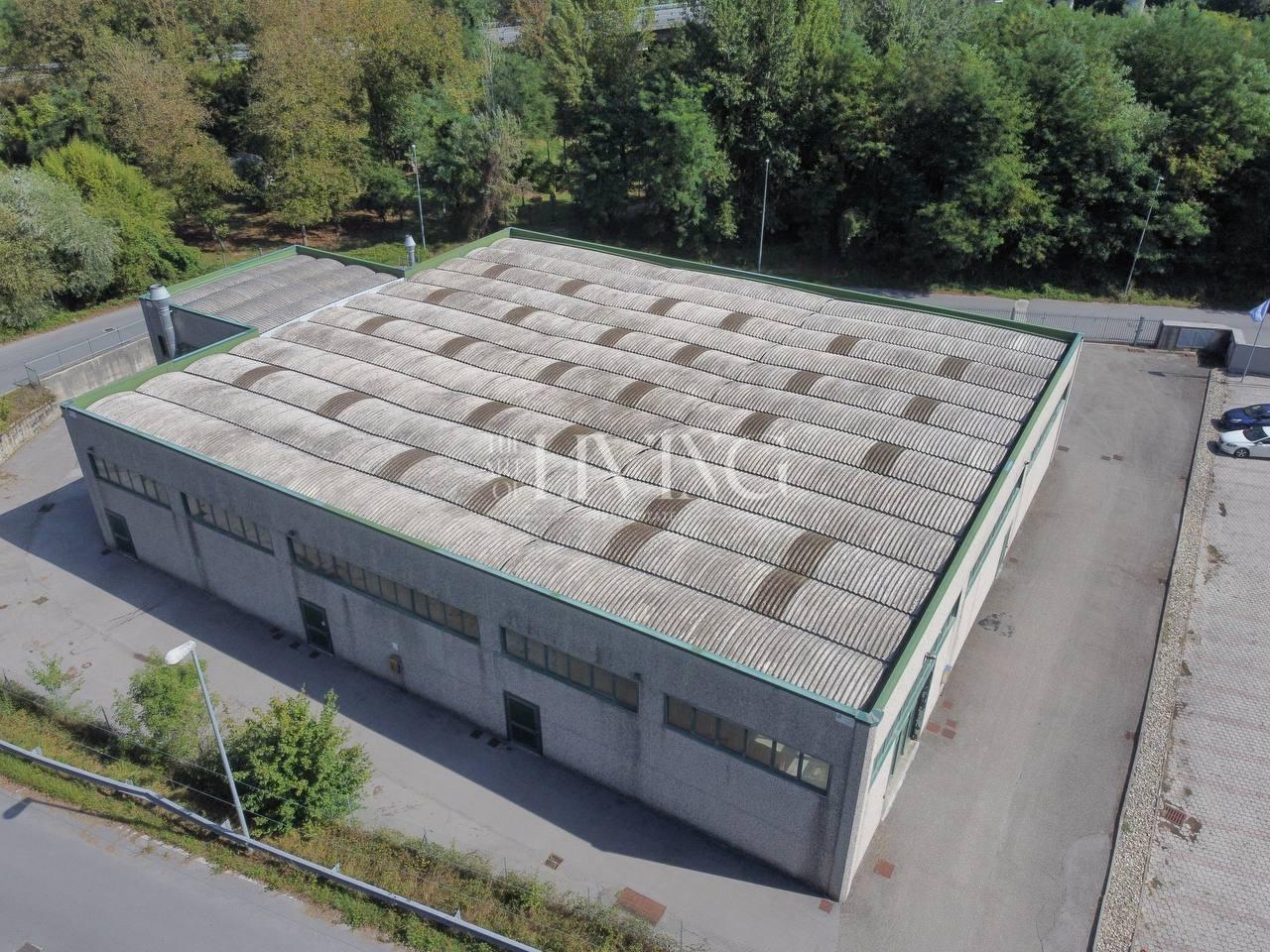 Capannone in vendita a Gallicano