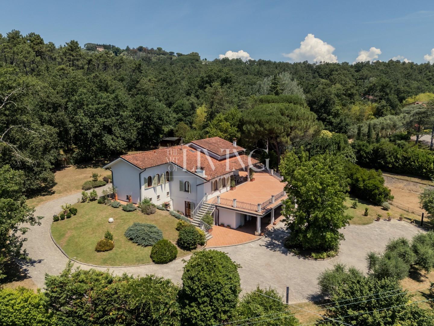 Villa con giardino, Lucca carignano