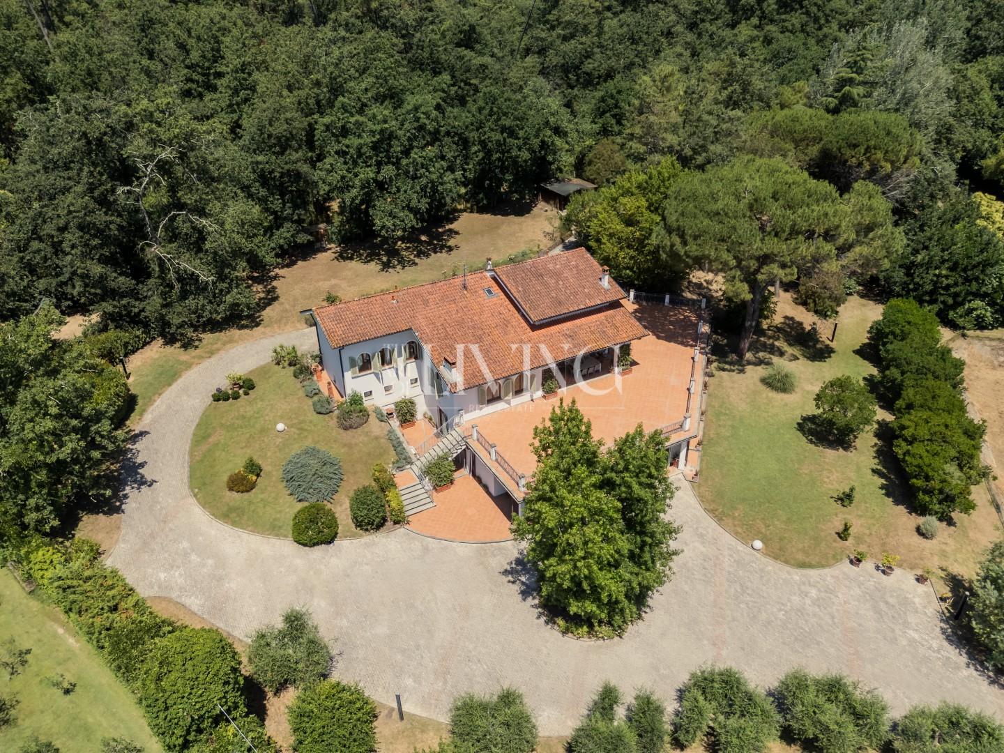 Villa con giardino, Lucca carignano