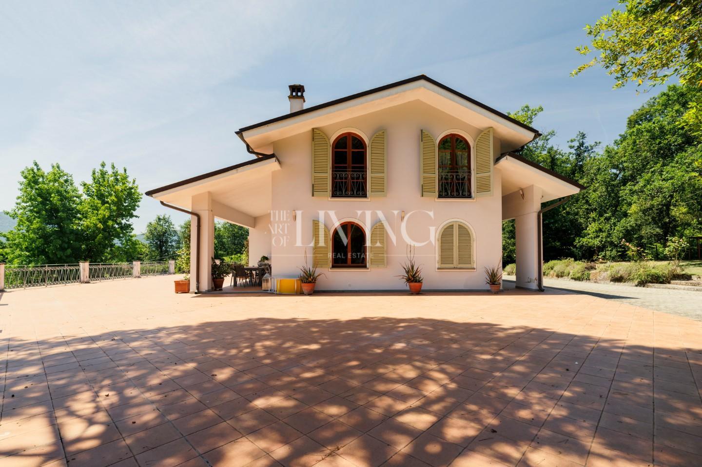 Villa con giardino, Lucca carignano