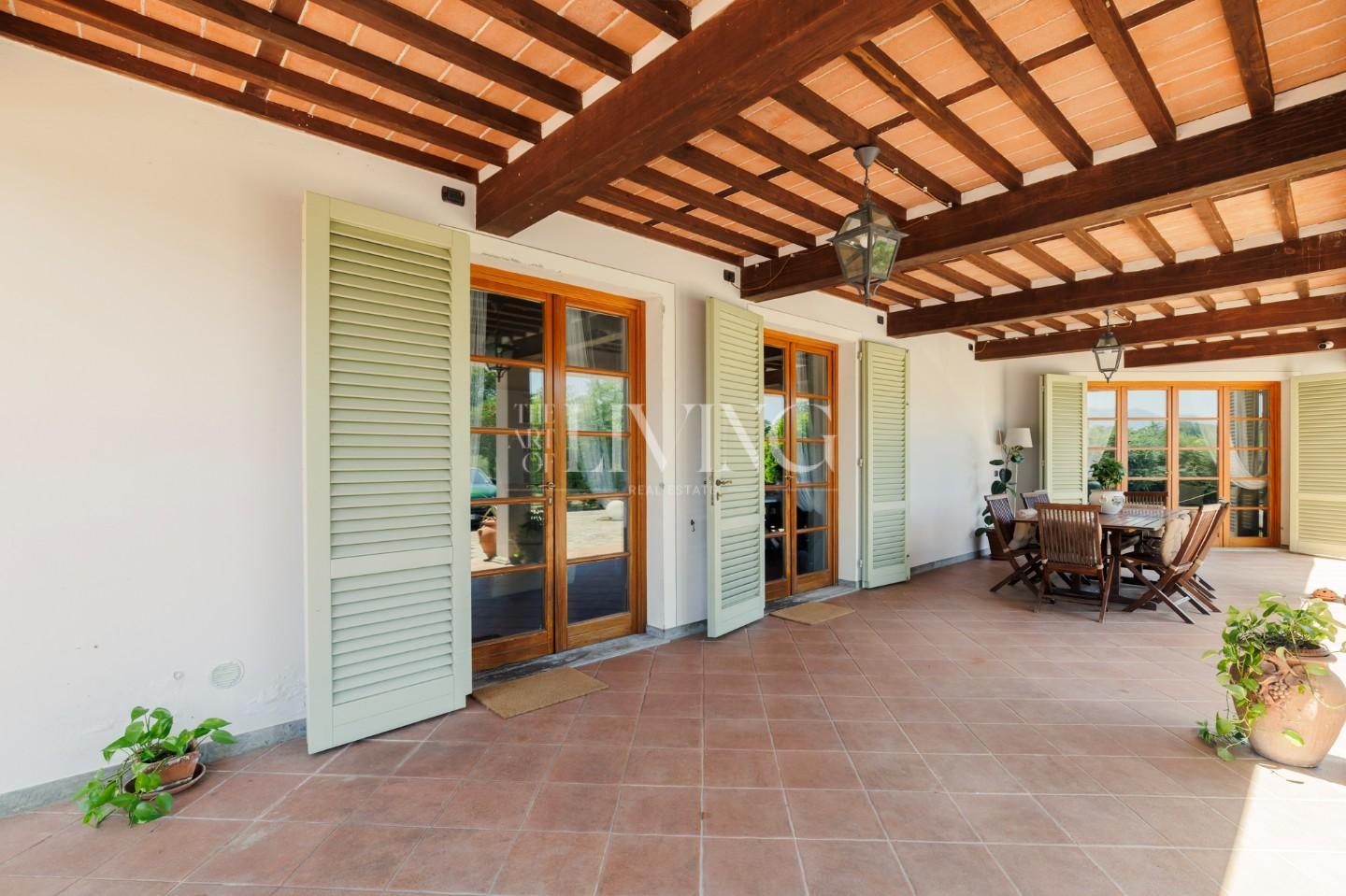 Villa con giardino, Lucca carignano
