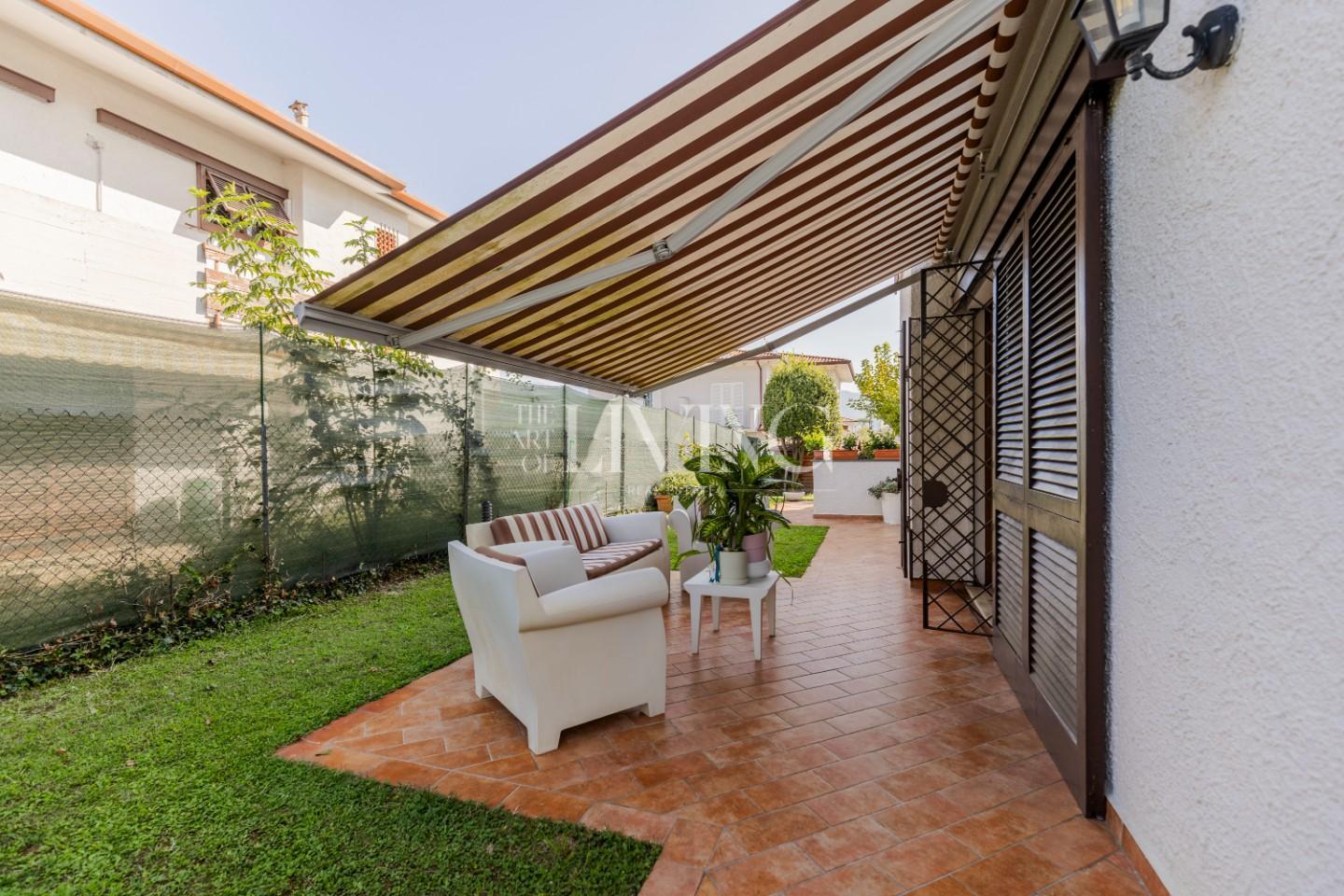 Villa Bifamiliare con giardino, Pietrasanta focette