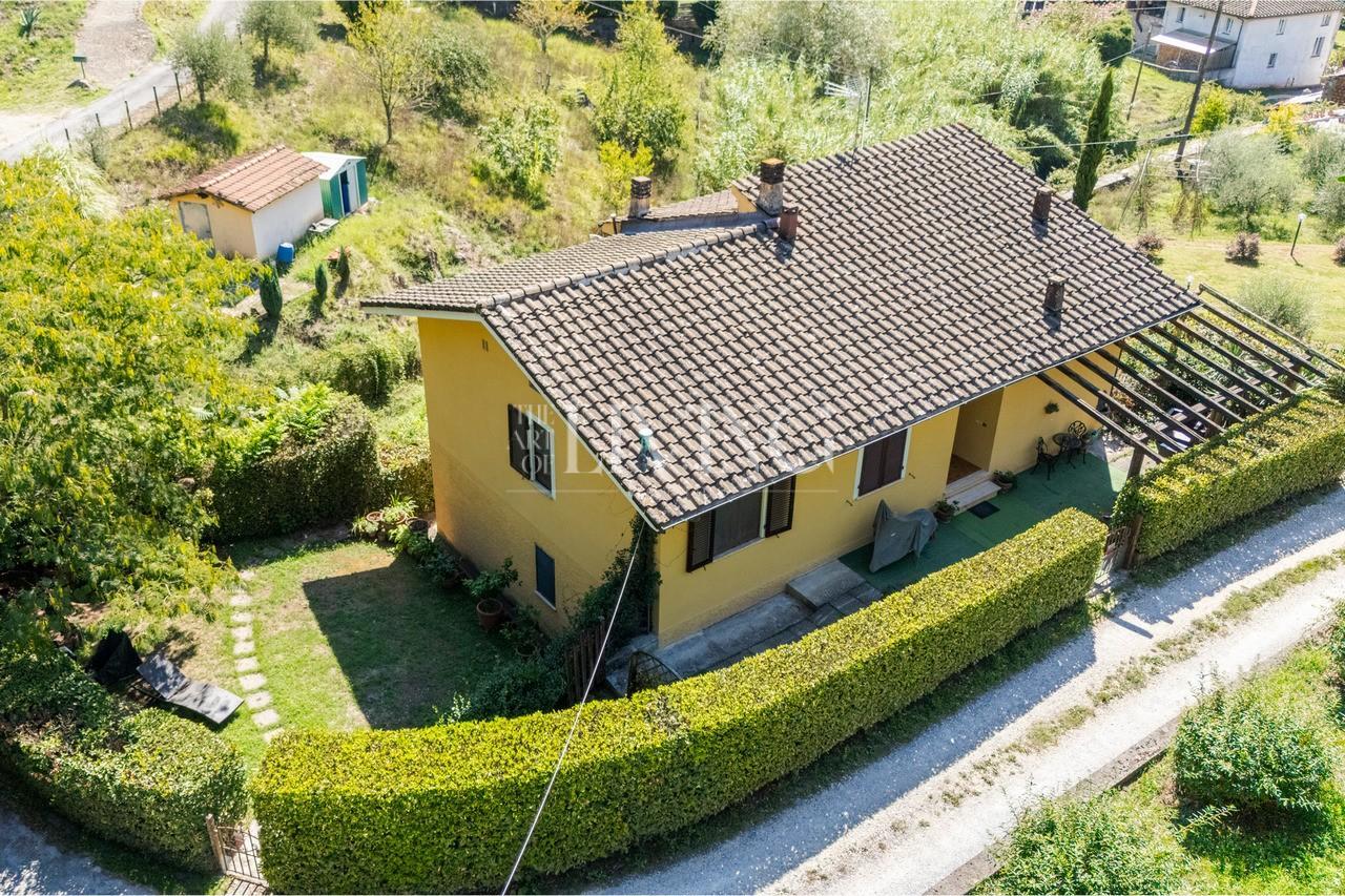 Villa Bifamiliare con giardino, Borgo a Mozzano valdottavo